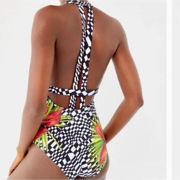 Out from Under One Piece Swimsuit Size Medium - Picture 9 of 10